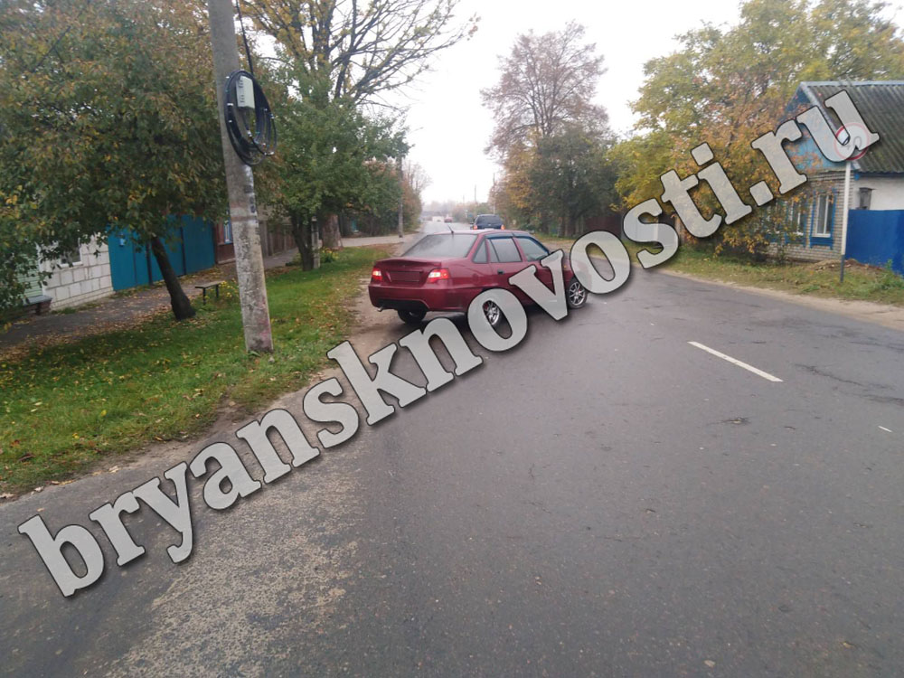 ДТП в Новозыбкове: «Тойота» с прицепом «вогнала» «Дэу» в столб (ФОТОРЕП)