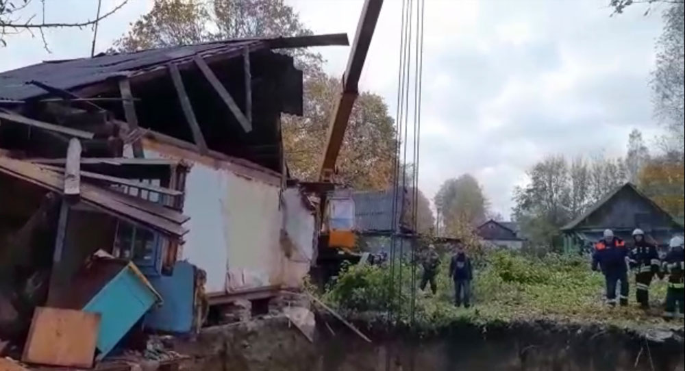 Глубина провала под жилым домом в Вышкове составила около семи метров