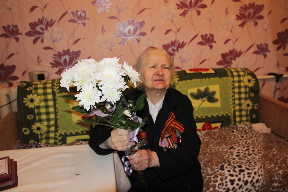 Цветы ветерану вручили в Новозыбкове
