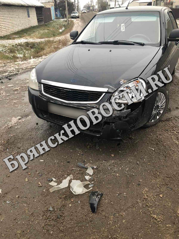 УАЗ устроил аварию на Рокоссовского в Новозыбкове