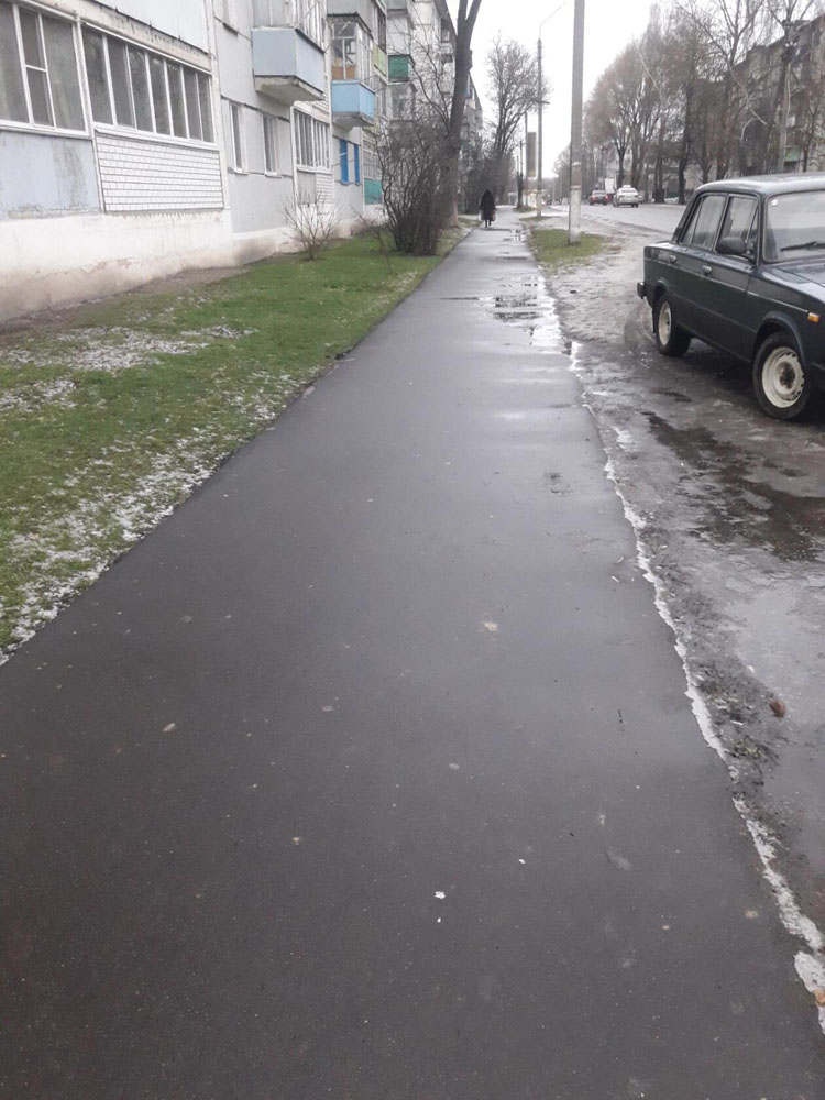 В Новозыбкове коммунальные службы отчитались об обработке тротуаров