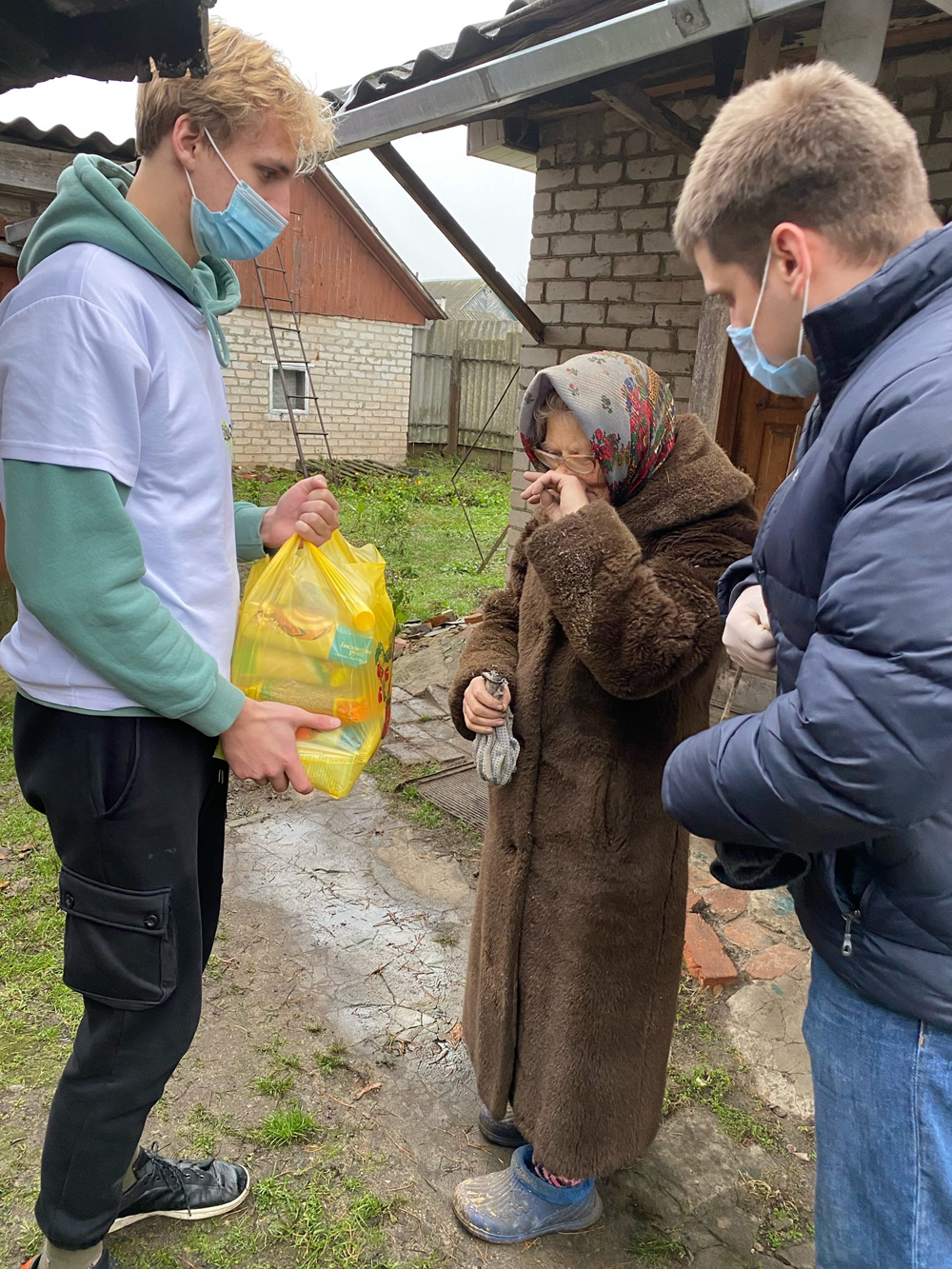 Добровольческая служба «Радимичи» помогает пожилым людям в трех районах Брянщины