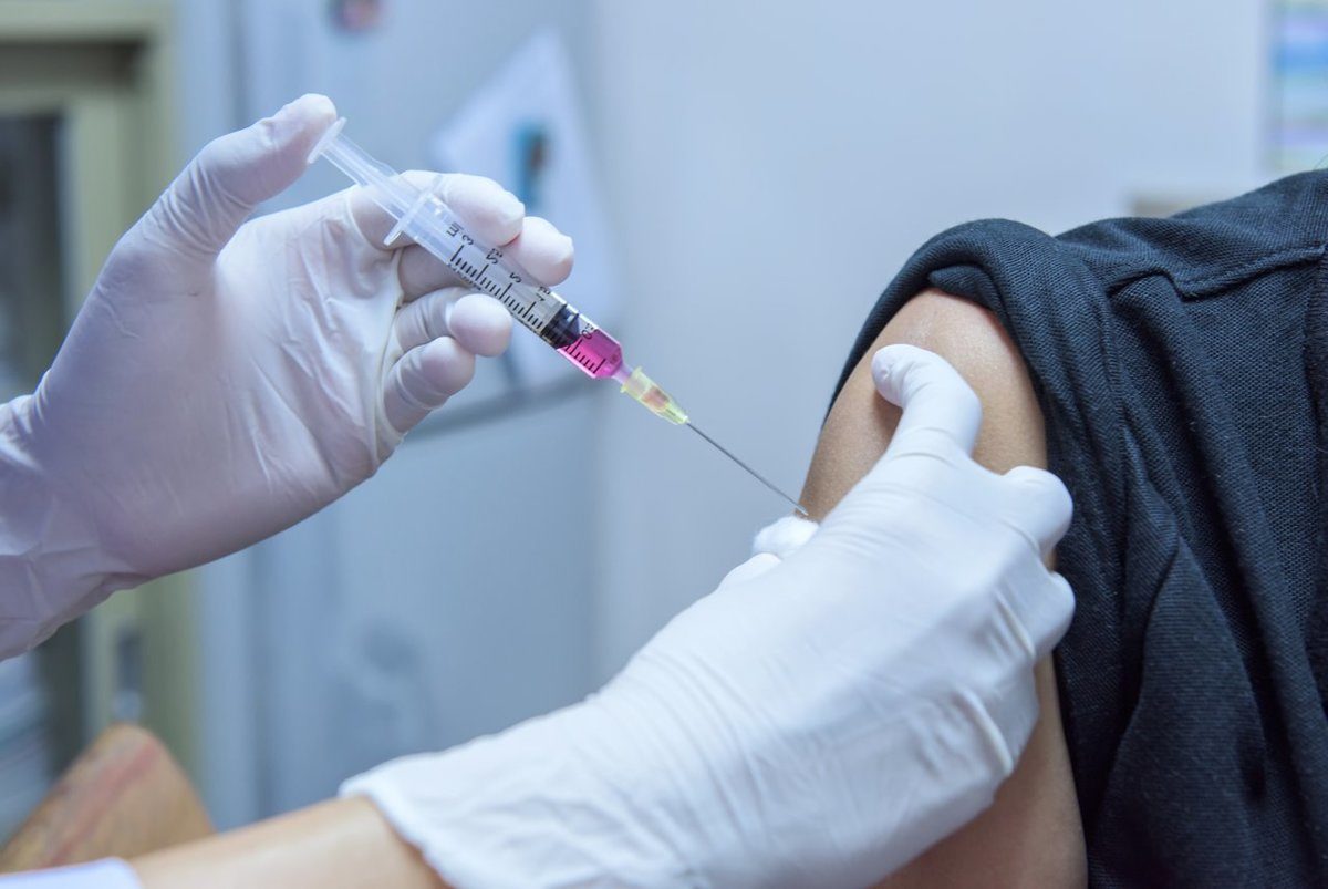 Болезнь или вакцинация: брянцам рассказали, что лучше укрепляет иммунитет