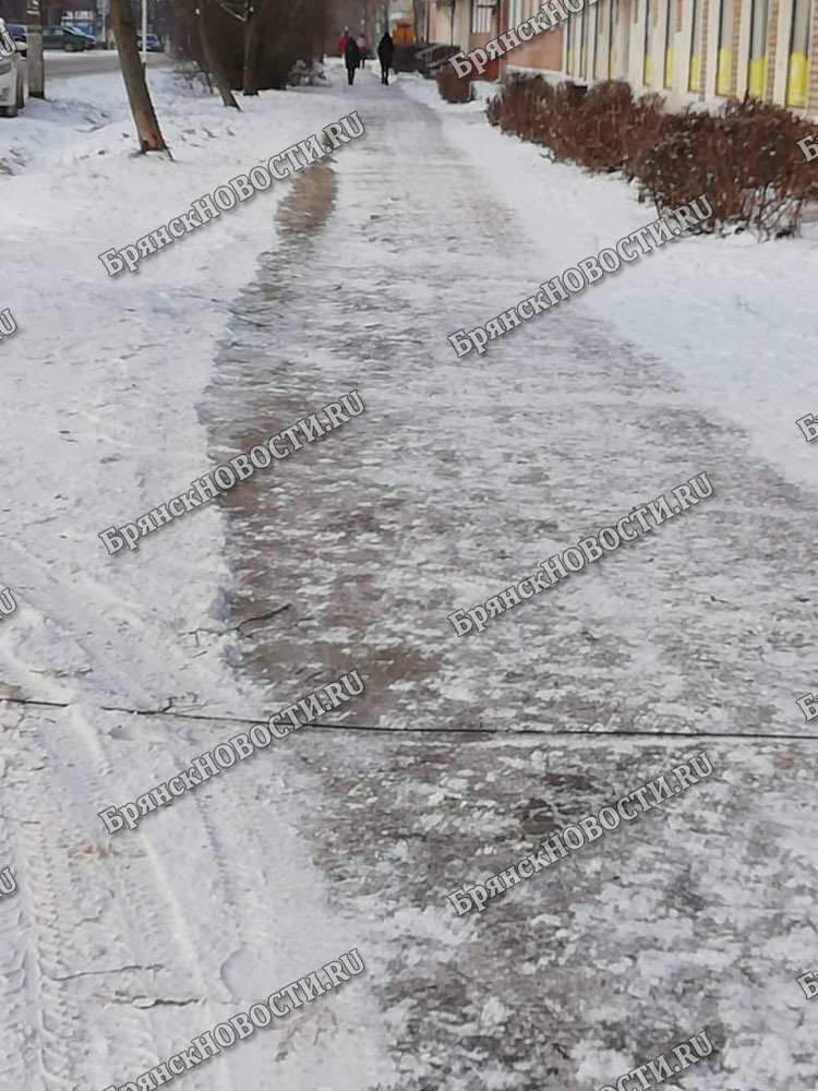В Новозыбкове обнаружили опасное препятствие для пешеходов