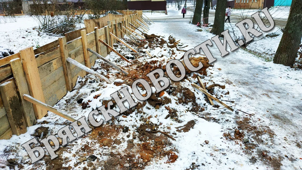 Провалившийся тротуар выровняли в Новозыбкове