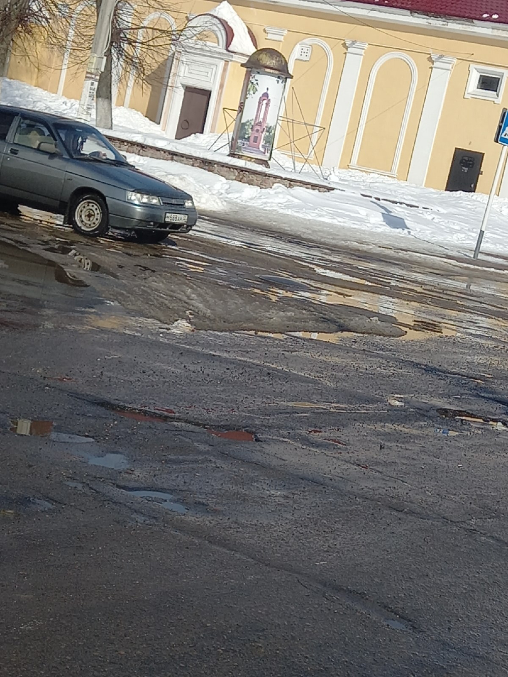 Впечатляющие фотографии «остатков» дорог в Новозыбкове