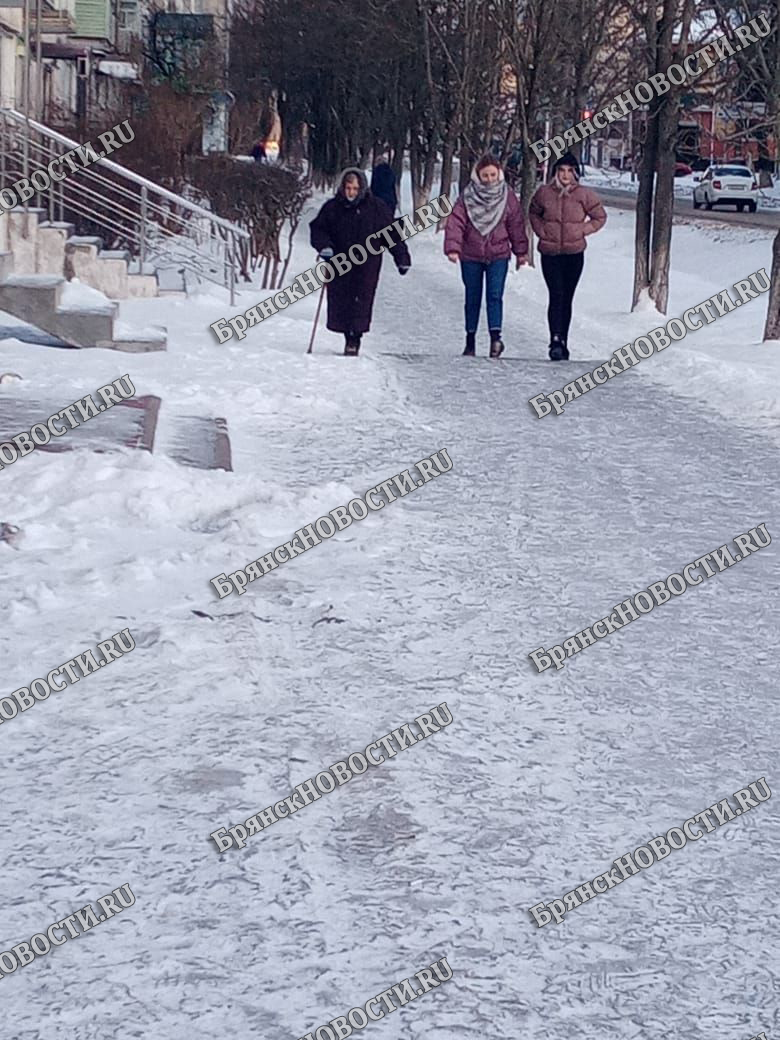 Скользкие, очень скользкие тротуары в Новозыбкове