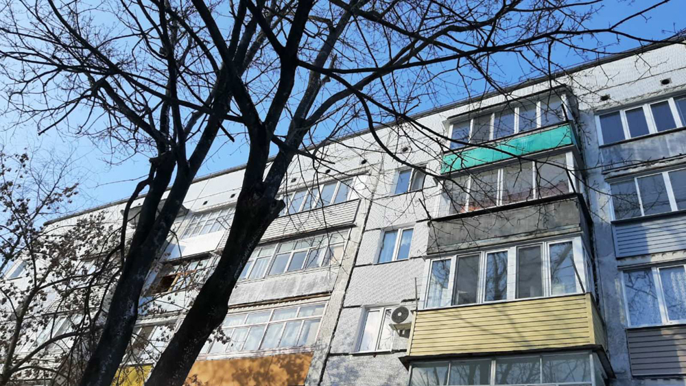 На многоэтажке на улице Чкалова сосулек нет