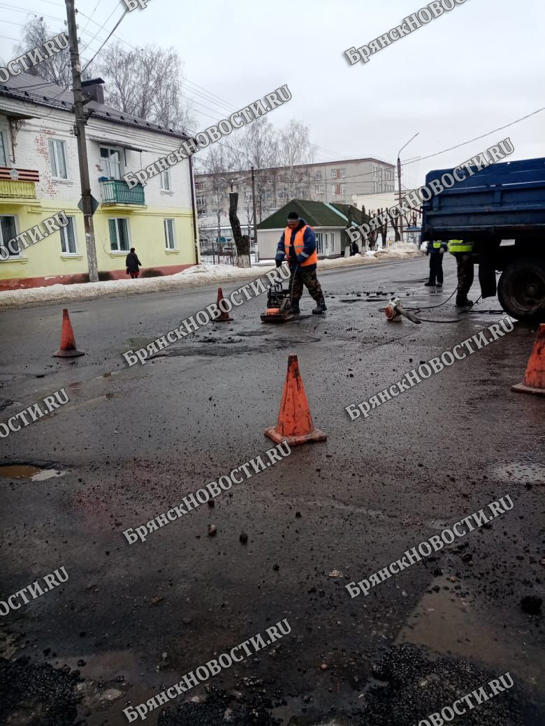 В Новозыбкове оказалось не у кого уточнить информацию по ямочному ремонту дорог