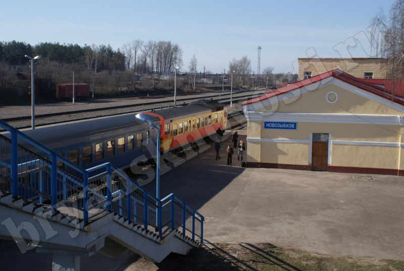 Новые светильники появились на пассажирских платформах станции Новозыбков