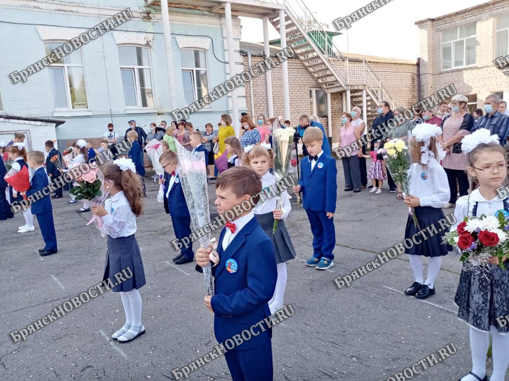 Родители первоклашек готовятся подать заявления в школы Новозыбкова