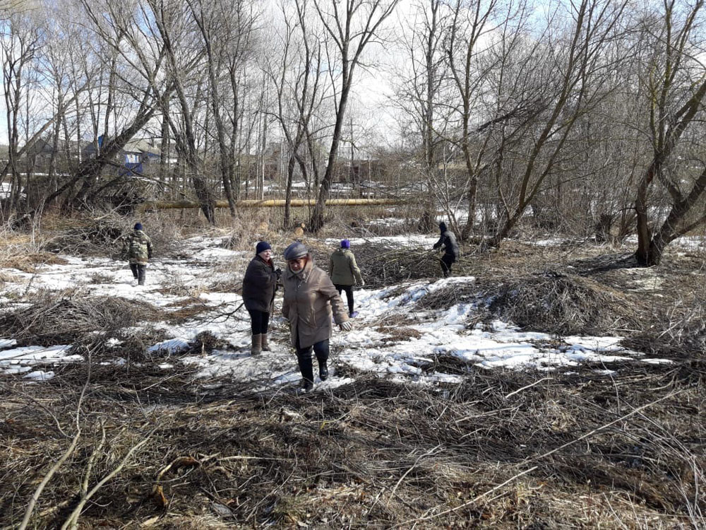 В новозыбковском Замишево бойкая команда очистила озеро и наметила новые планы