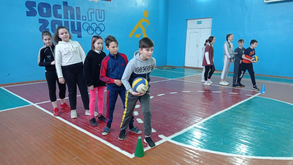 Спортзал в школе Новозыбкова похож на океанариум