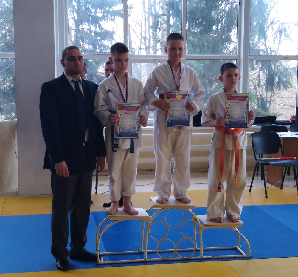 Команда юных спортсменов из Новозыбкова привезла россыпь наград с Открытого первенства по каратэ