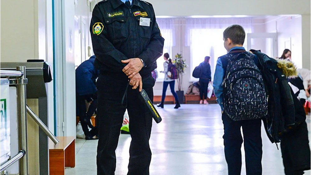 После казанской трагедии в школах Брянщины ужесточают пропускной режим