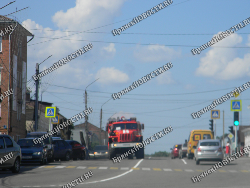 Жители Новозыбкова прислали в редакцию фотографию спешащей пожарной машины