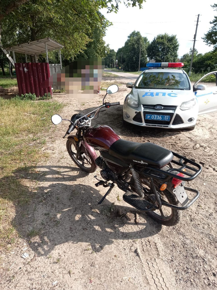 В селе под Новозыбковом остановили 10-летнего водителя