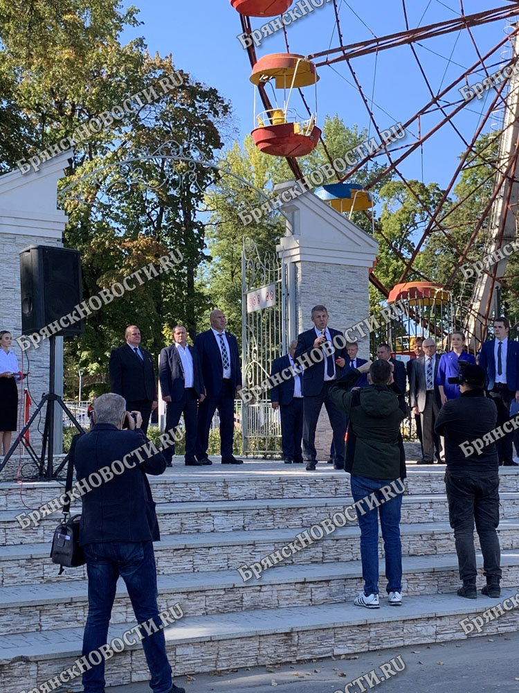 В Новозыбкове к визиту губернатора подготовили ряд открытий, в Климово похвалились пловцами и фонтаном