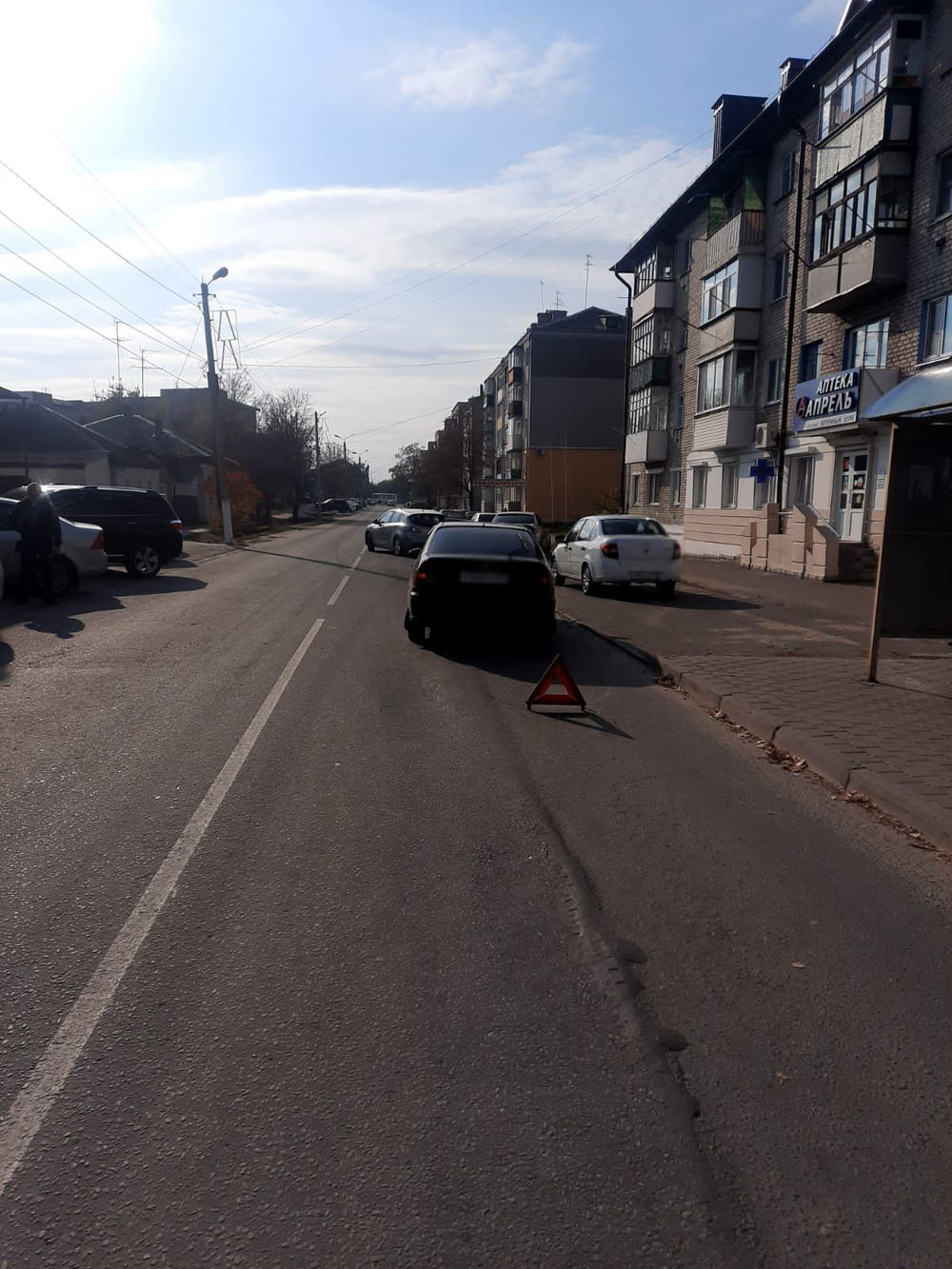 Возле остановки «Педколледж» в Новозыбкове девушка врезалась в крыло автомобиля