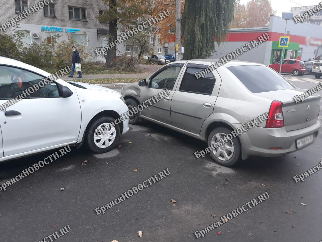 В Новозыбкове произошло ДТП с двумя «Рено Логан»