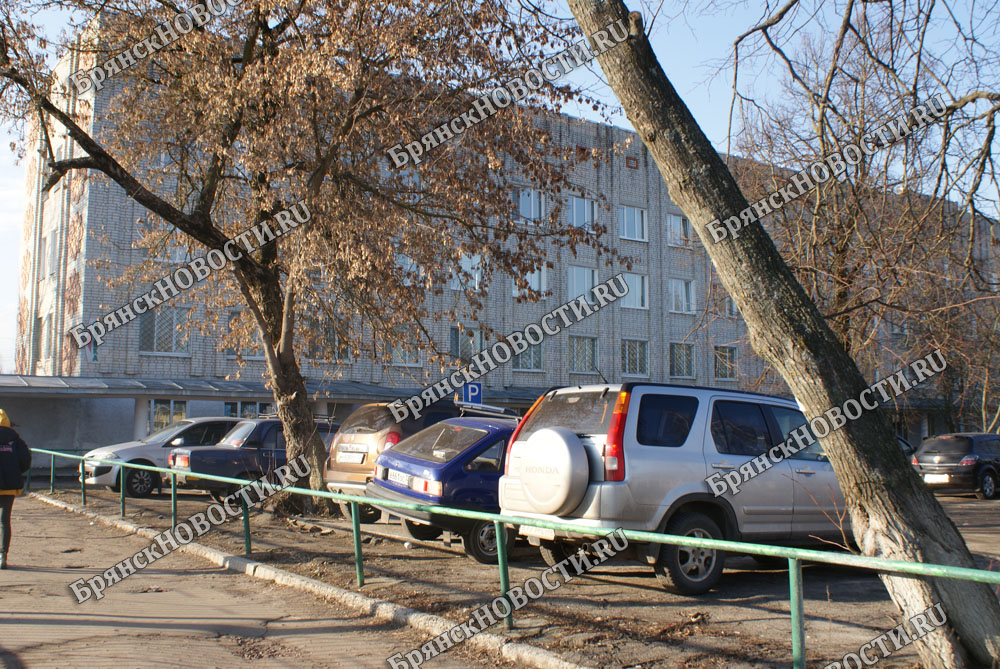 Руководство поликлиники Новозыбкова отреагировало на утреннее столпотворение