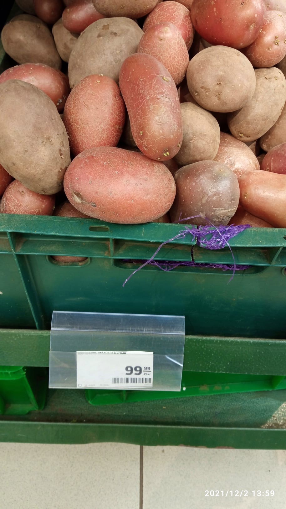 Жителей Брянска насторожили предновогодние цены на картофель и конфеты