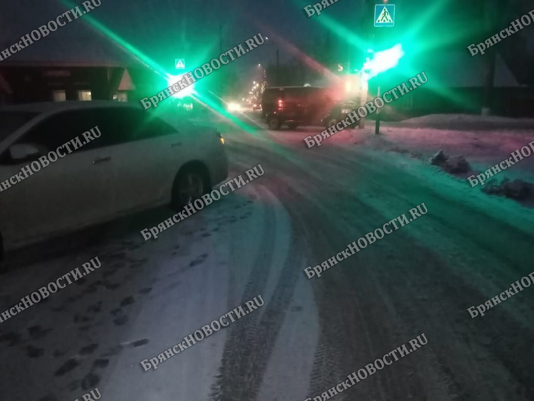 Автомобилистка в Новозыбкове устроила ДТП на светофоре