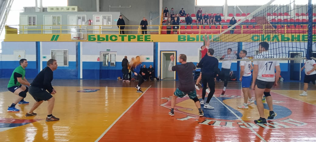 «Искра» зажгла на волейбольном турнире в Новозыбкове