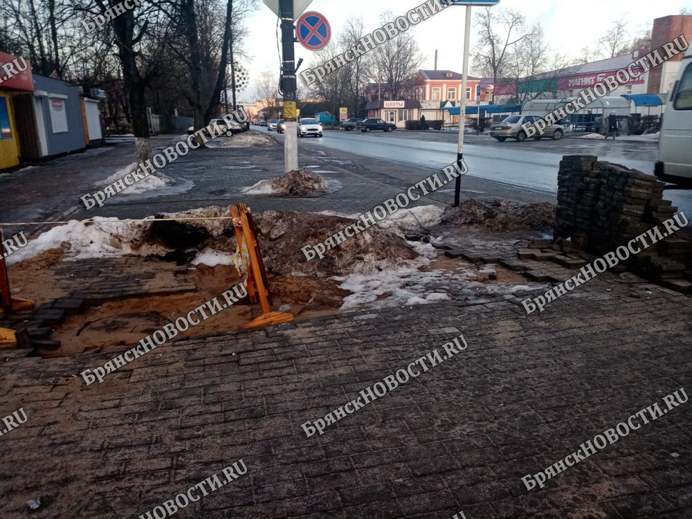 На участке с новой плиткой в Новозыбкове произошло обрушение грунта