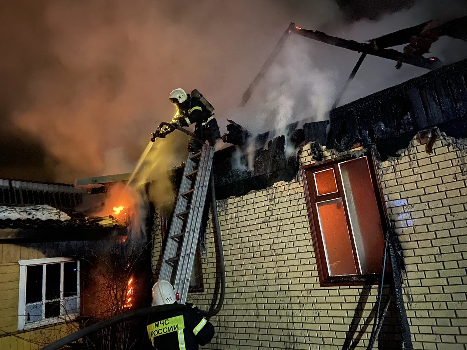 За сутки пожары унесли жизни четырех человек