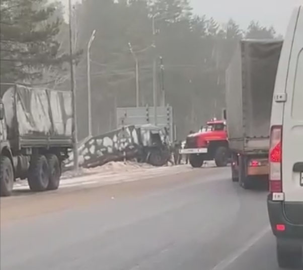 В Госавтоинспекции рассказали о ДТП с фурой и тяжелой техникой на брянской трассе