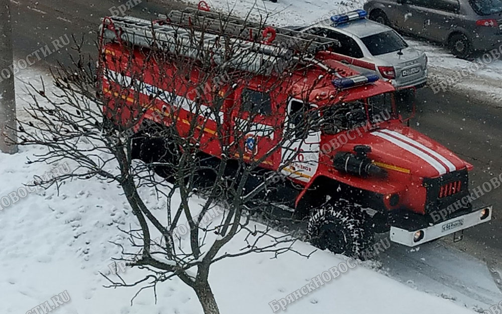 В предпраздничный день в Новозыбкове дважды сообщали о пожарах