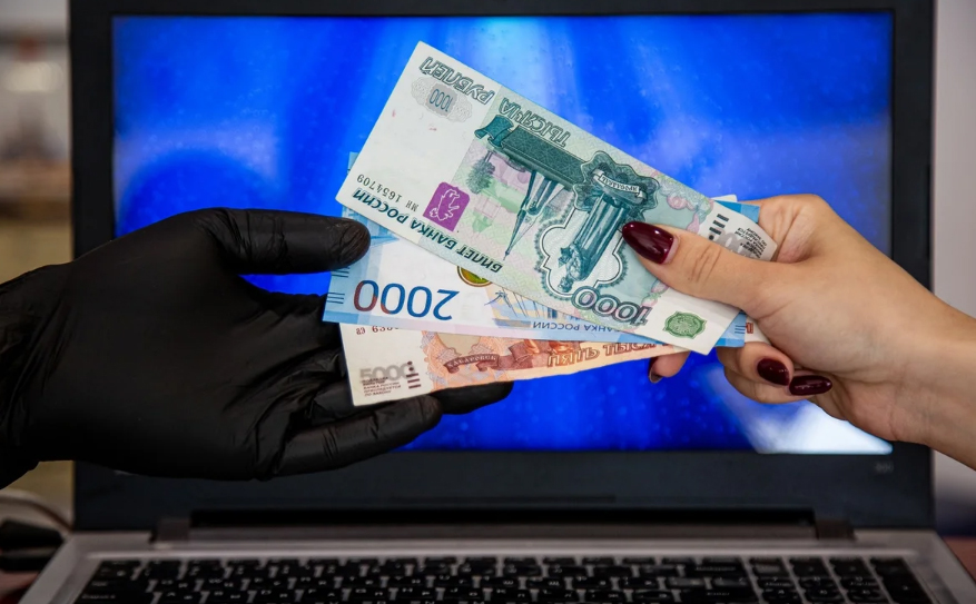 Шоппинг в сети и телефонные мошенники лишили жителей Брянской области более миллиона рублей