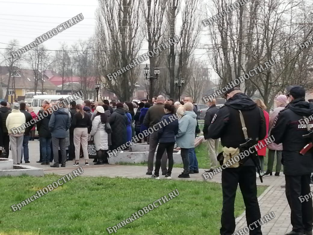 В столице российского Чернобыля сегодня вспоминают жертв радиационной  катастрофы • Новозыбков.SU