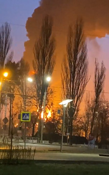 Угрозы жилым домам нет. В МЧС прокомментировали пожар на нефтебазе в Брянске