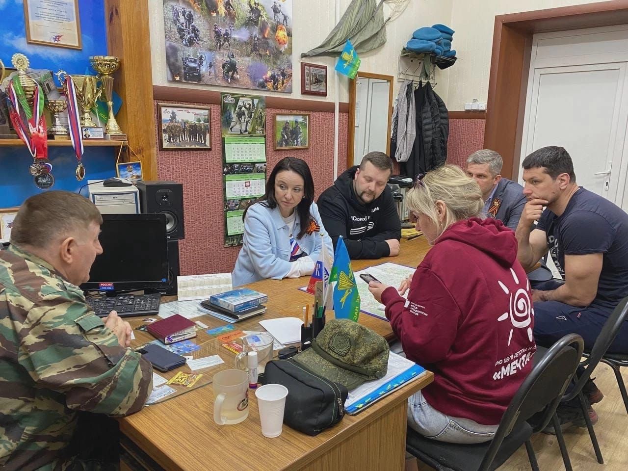 Ветераны пишут солдатам. Десятки писем российским военнослужащим собрали по всей Брянской области волонтеры