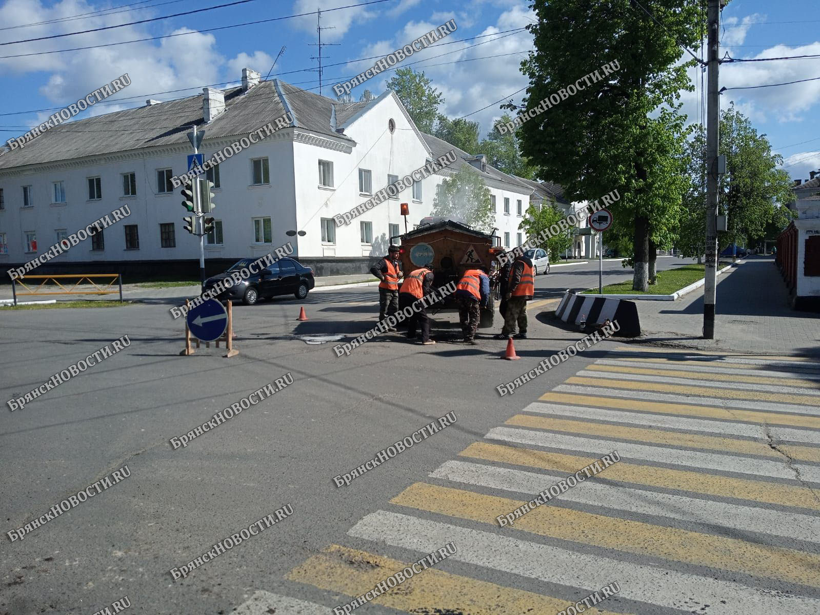 В Новозыбкове дождались ямочного ремонта дорог, но просят не пропускать ямы