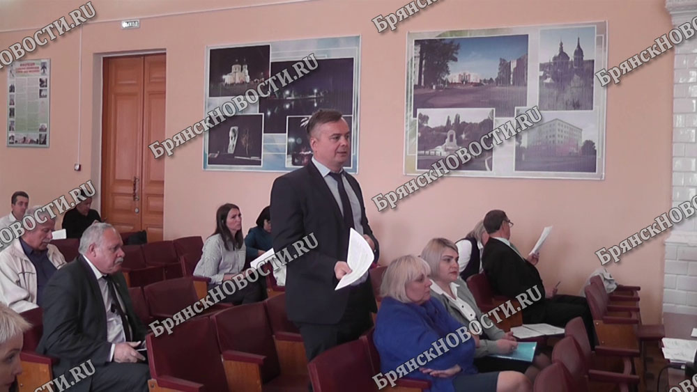 В Совете Новозыбкова указали на слишком малый зал заседания