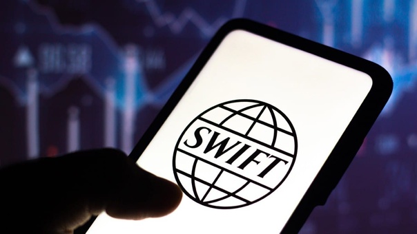 Сбербанк, РСХБ и МКБ отключают от SWIFT