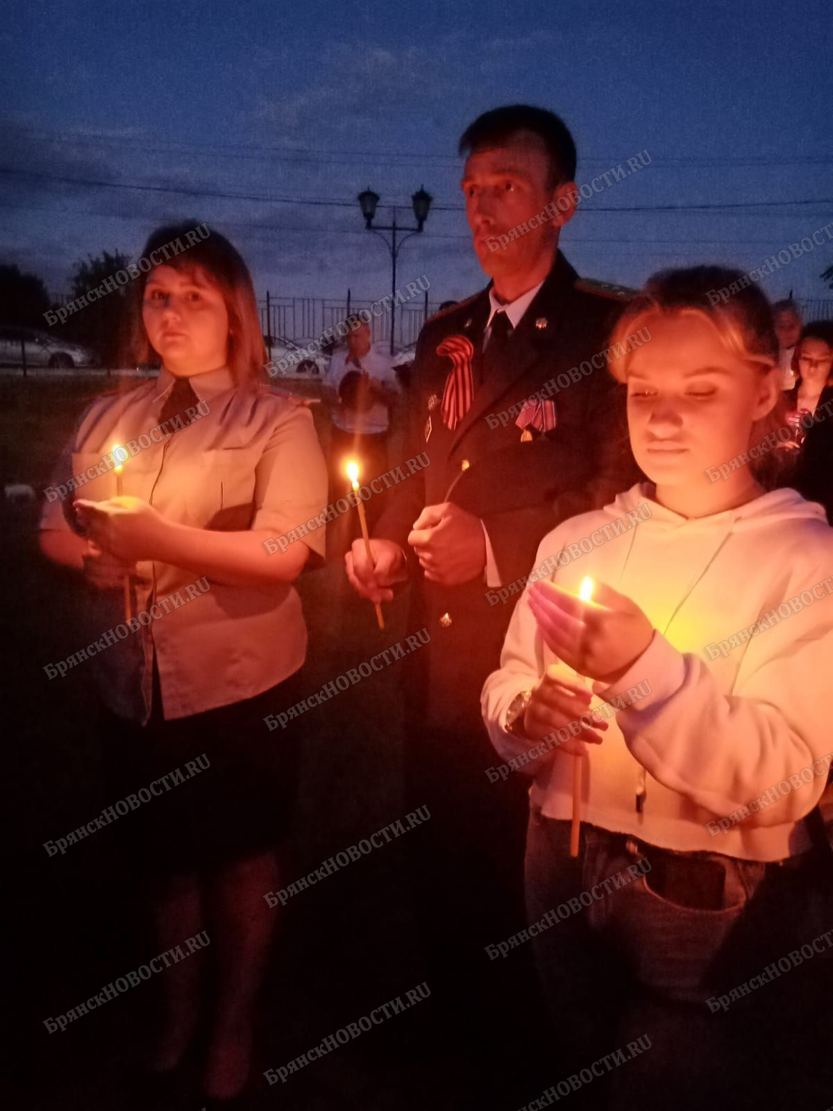 «Помним». В Новозыбкове зажгли свечи в память о жертвах Великой Отечественной войны
