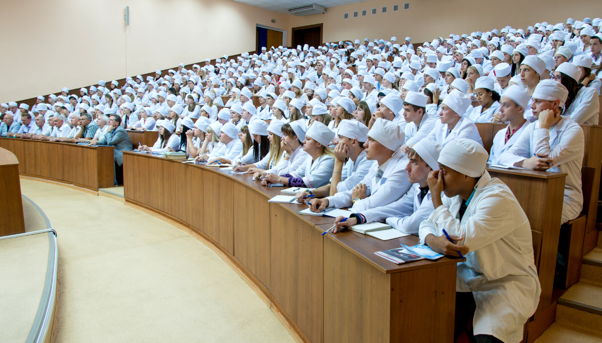 Медицинские вузы выделили для абитуриентов Брянской области почти 200 целевых мест