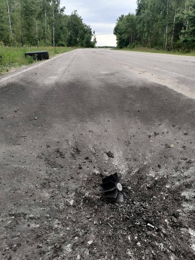 В Климовском районе Брянской области снаряд упал на автодорогу