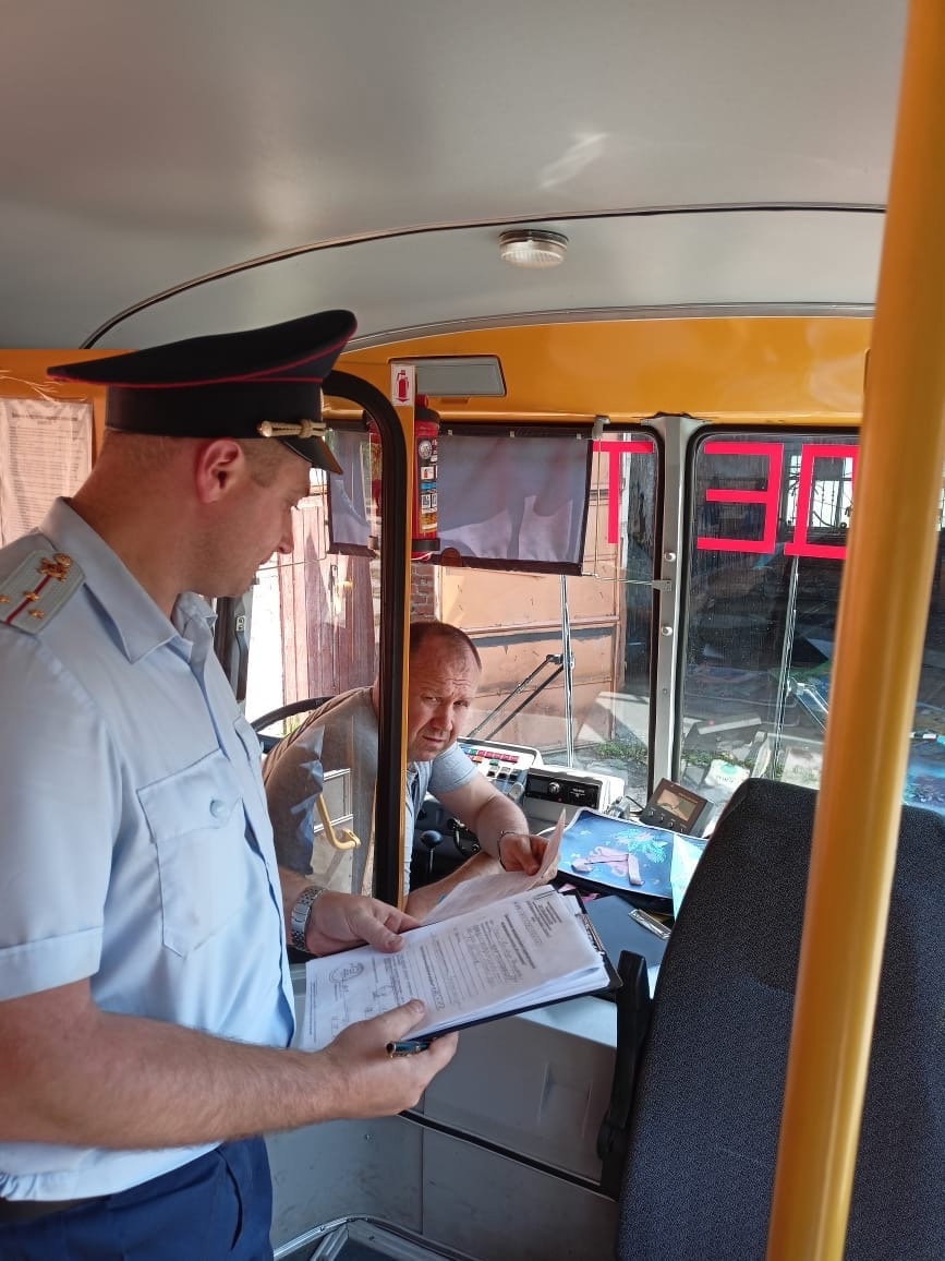 Школьные автобусы проверяют в Новозыбкове