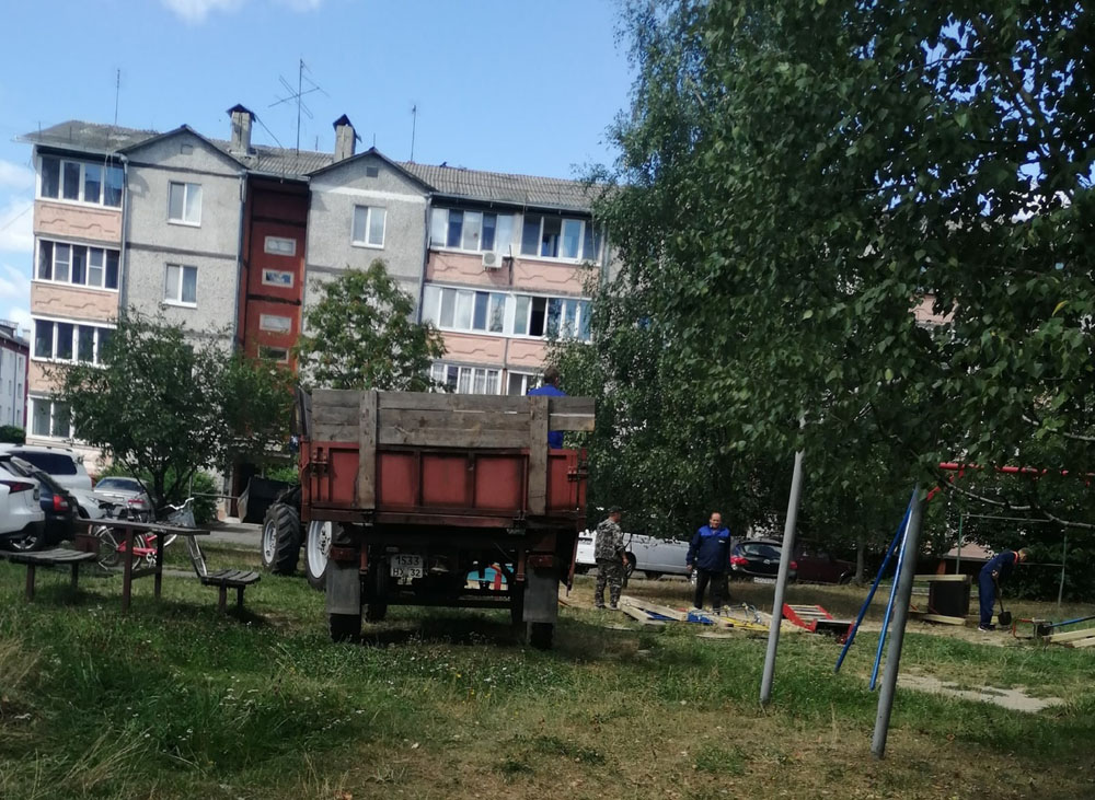 Жителей двора Новозыбкова, где 1 сентября снесли площадку, позвали на конкурс 