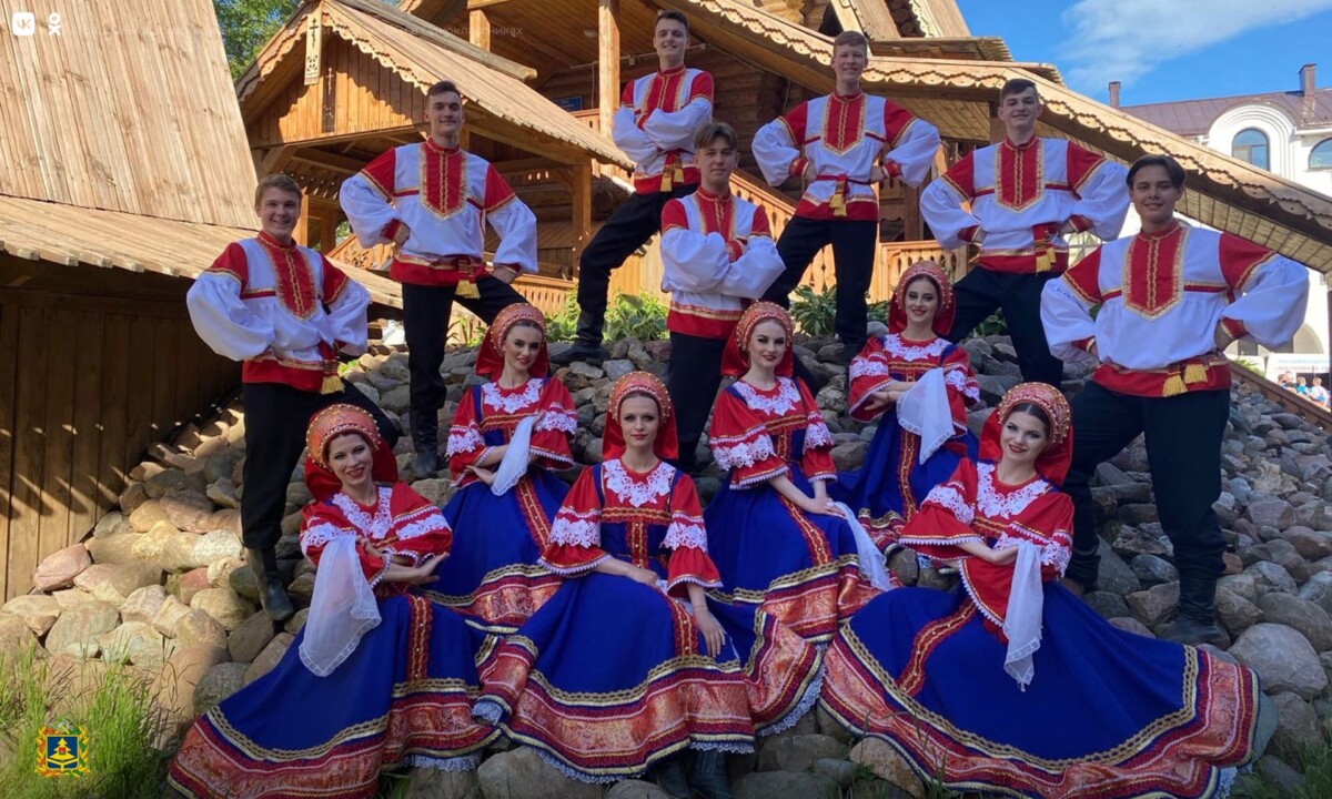 Ансамбль танца «Калинка» из Новозыбкова представляет концертную программу в городах Брянской области