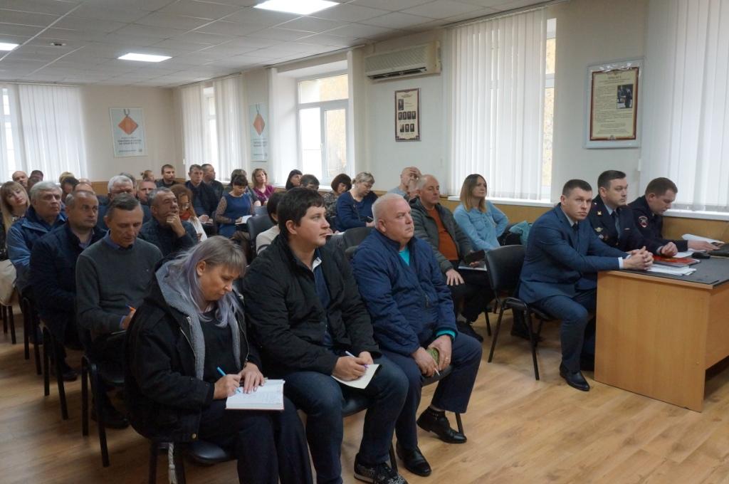 Сотрудники Госавтоинспекции Брянской области рассказали представителями автошкол о качестве их работы