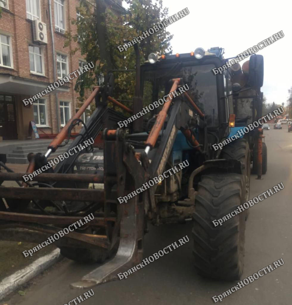 Служба ДПС задержала под Новозыбковом трактор с древесиной