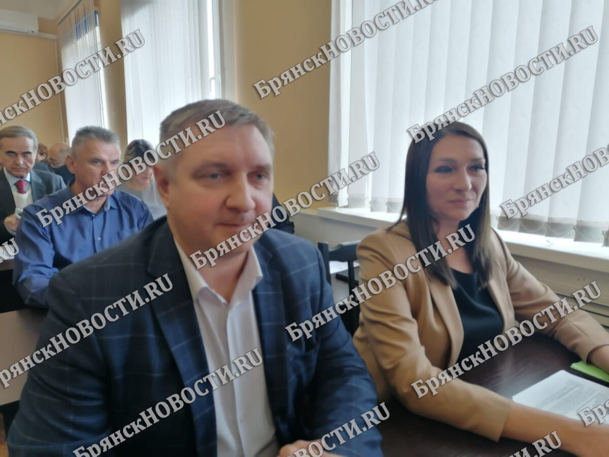 Александр Грек или Елена Колышева? В Новозыбкове началось заседание горсовета по вопросу назначения главы администрации