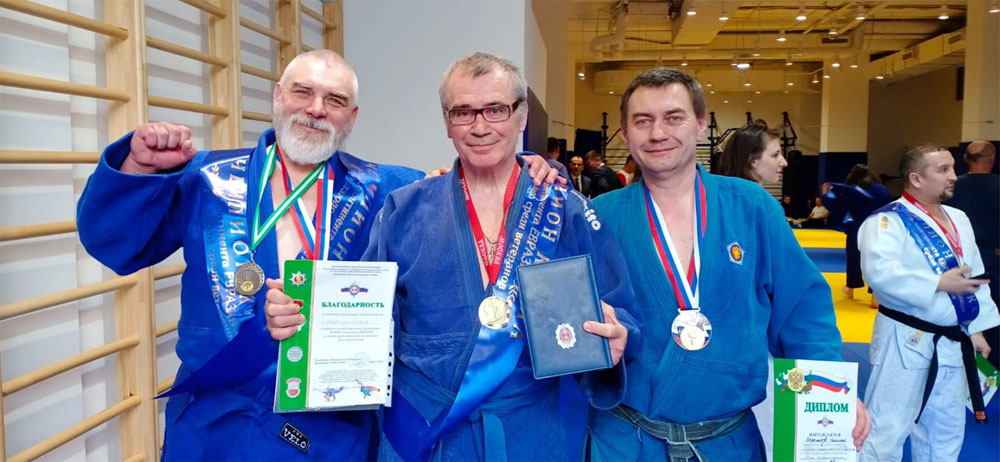 Команду ветеранов по дзюдо из Новозыбкова торжественно наградили за «бронзу» Кубка Евразия