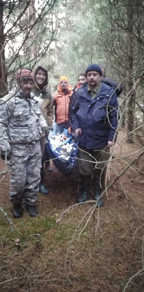 Промерзшего грибника, который провел в лесу более двое суток, спасли в Брянской области